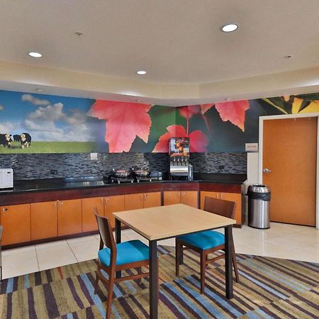 Comfort Inn & Suites Westfield Esterno foto