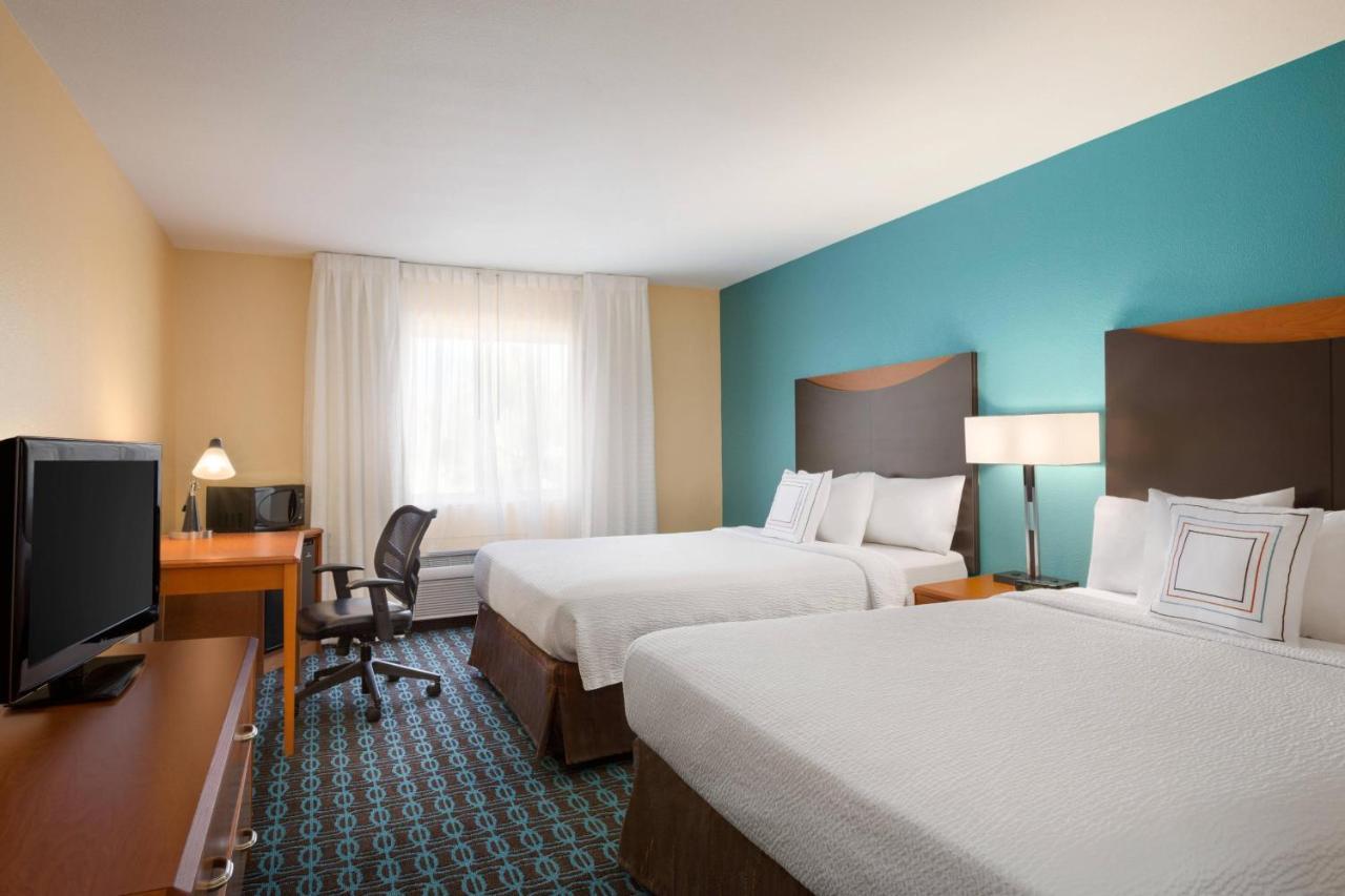Comfort Inn & Suites Westfield Esterno foto