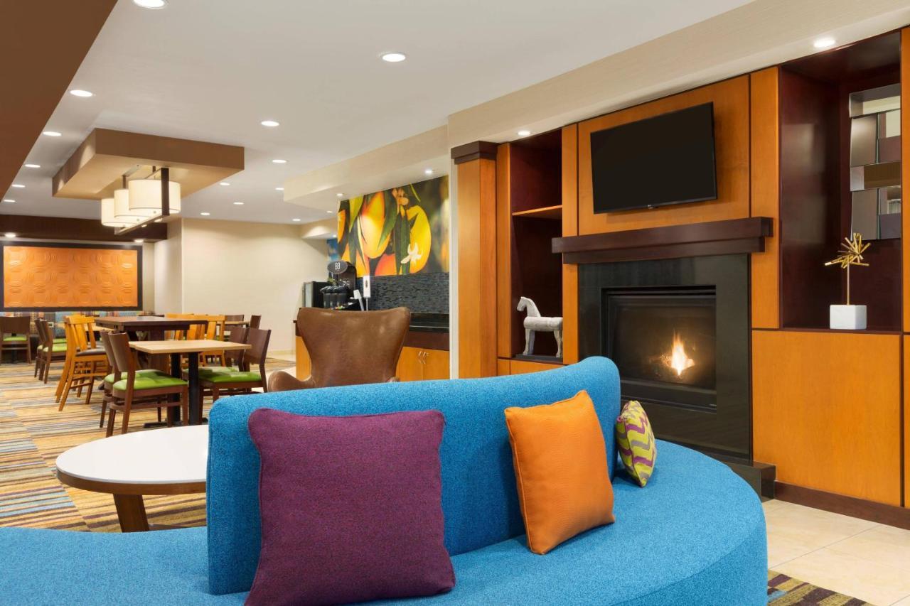 Comfort Inn & Suites Westfield Esterno foto