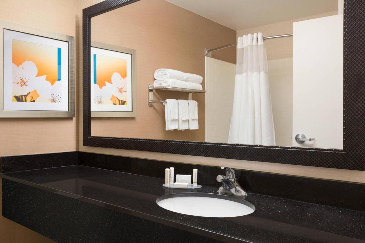 Comfort Inn & Suites Westfield Esterno foto