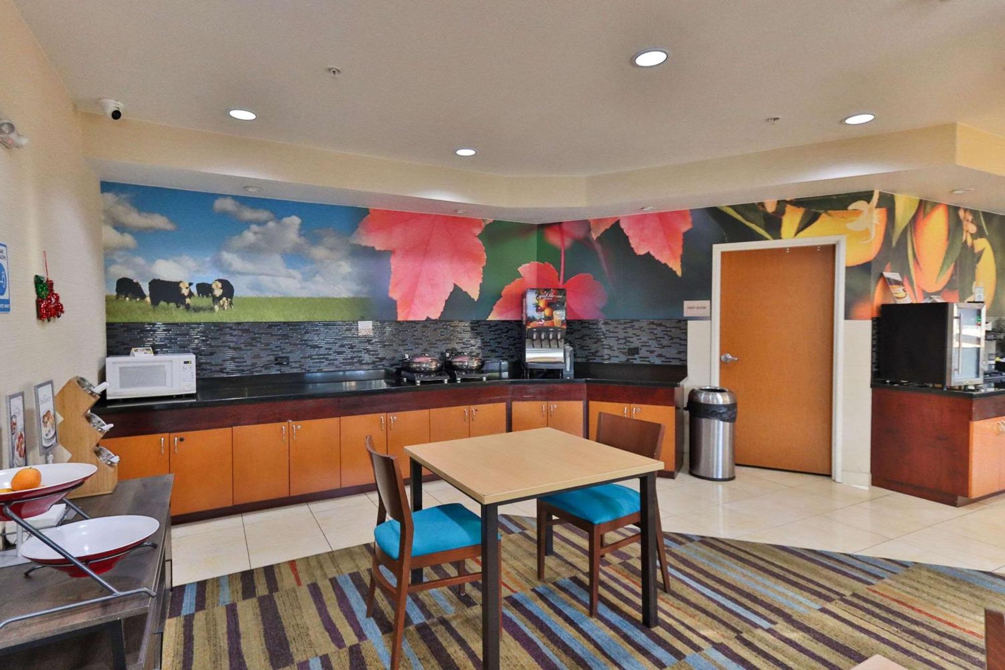 Comfort Inn & Suites Westfield Esterno foto