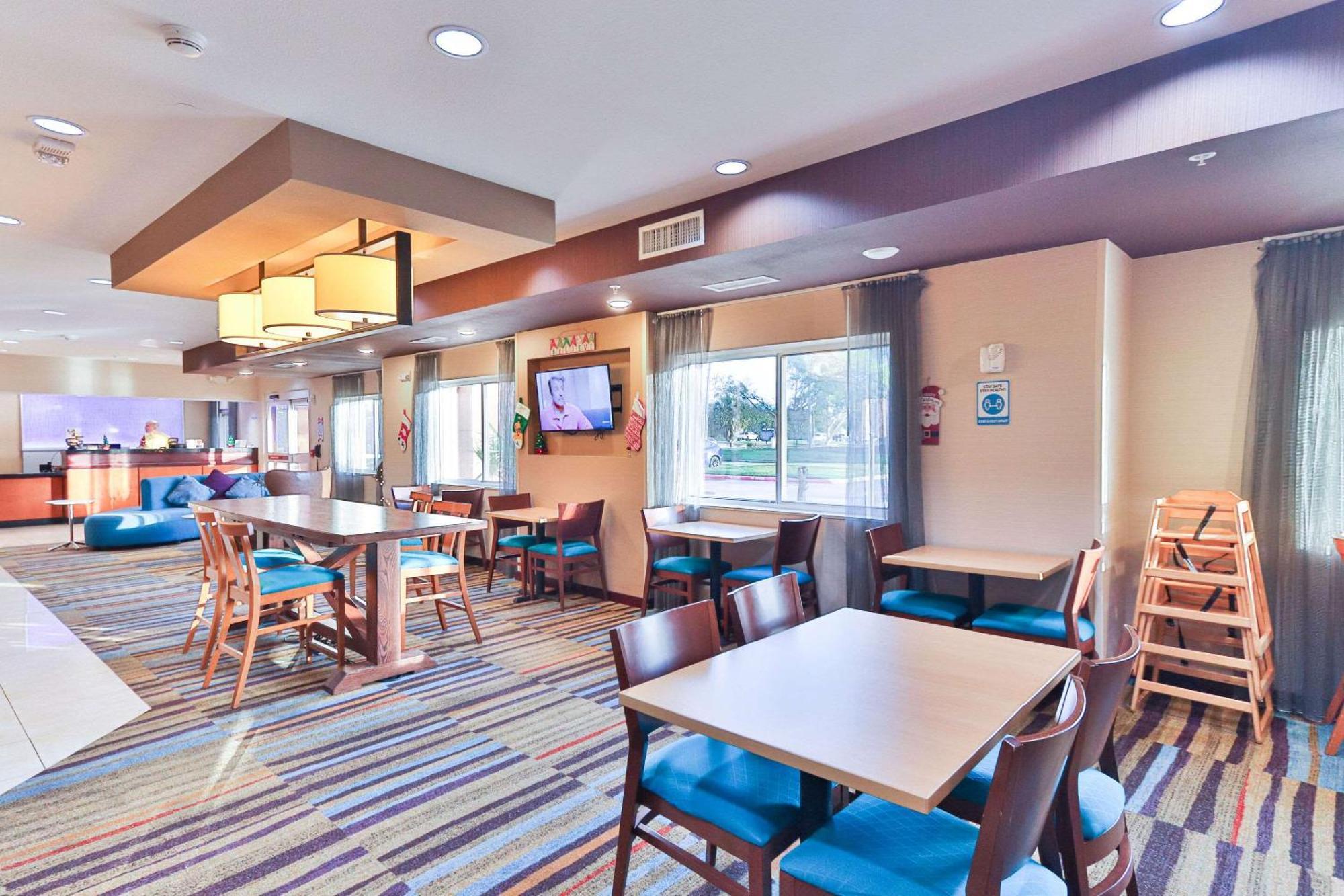 Comfort Inn & Suites Westfield Esterno foto