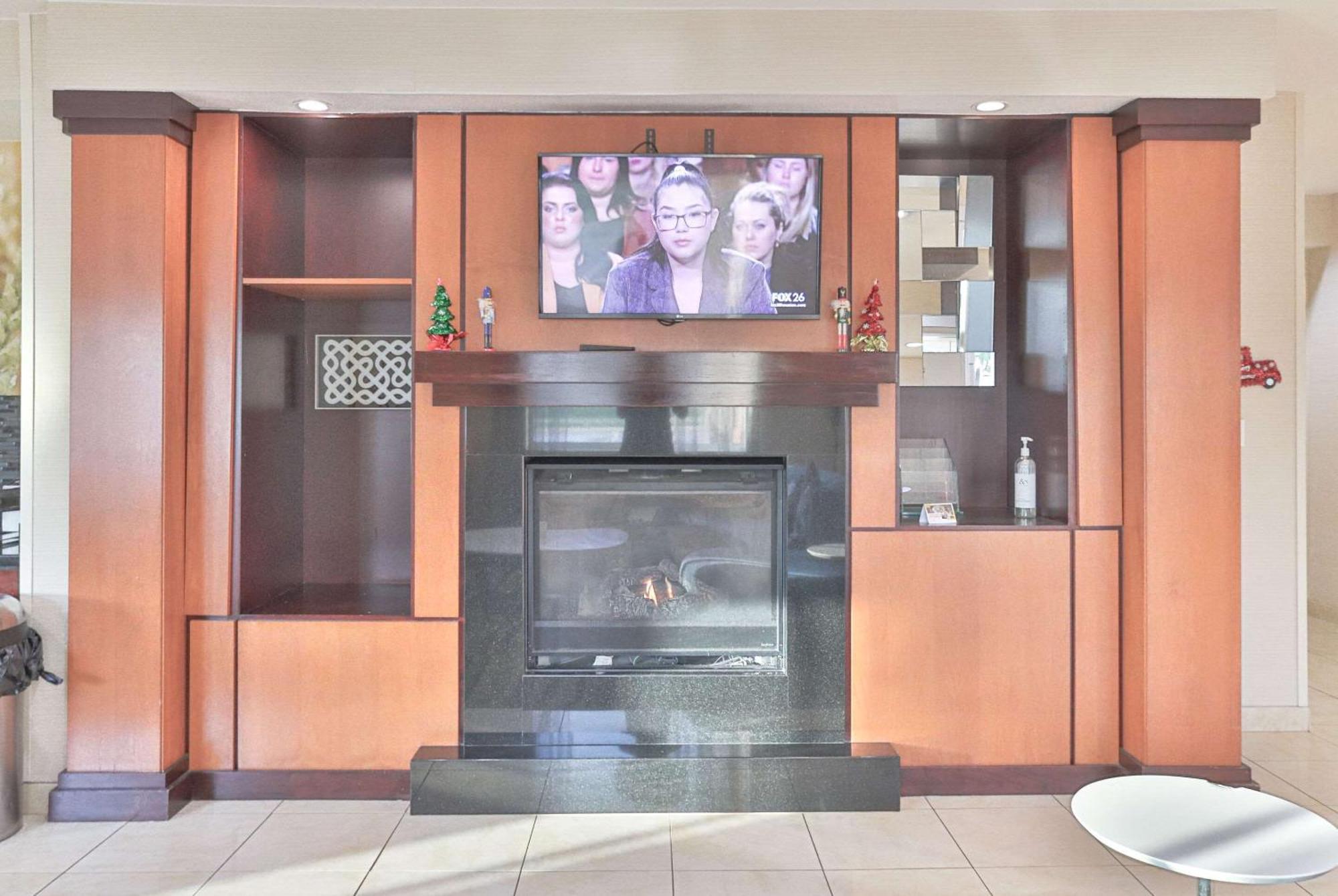 Comfort Inn & Suites Westfield Esterno foto