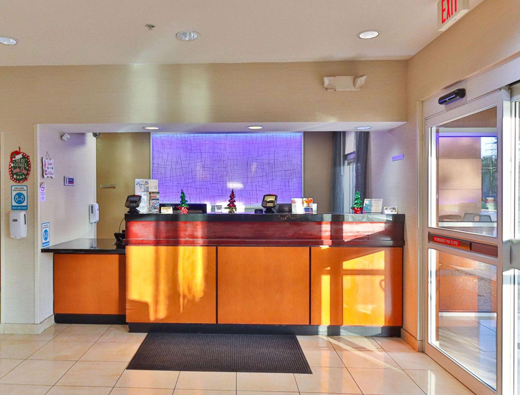 Comfort Inn & Suites Westfield Esterno foto