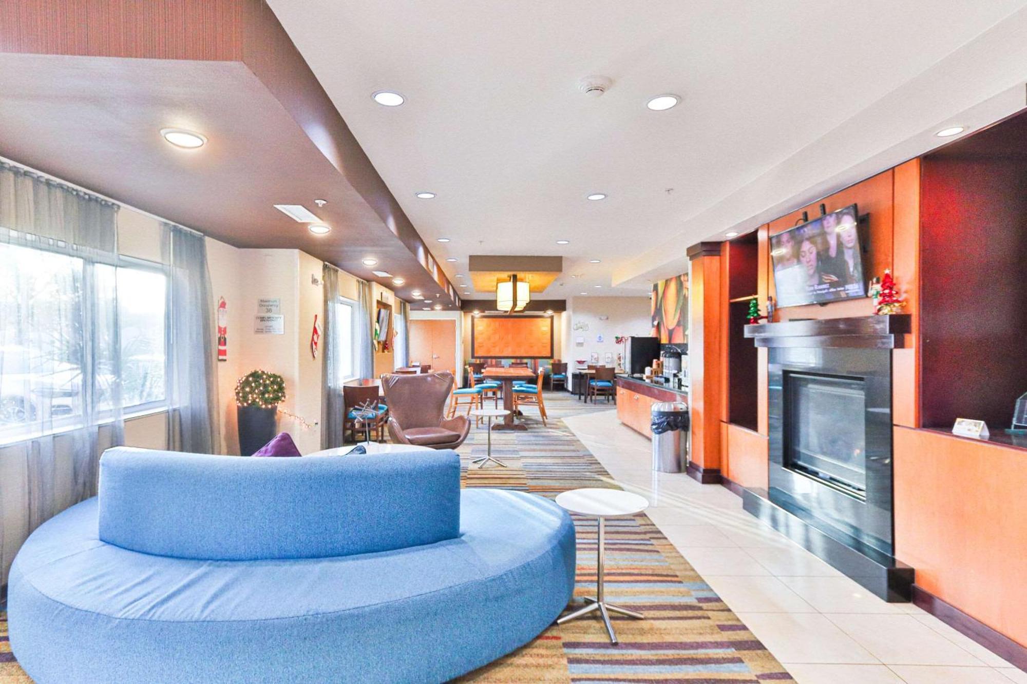 Comfort Inn & Suites Westfield Esterno foto
